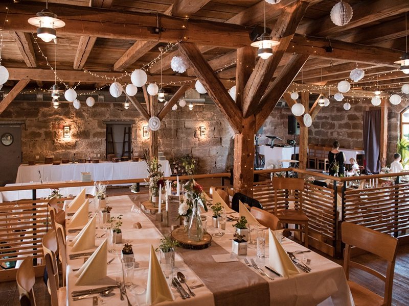 Vintage Boho Hochzeit in der Scheune – Als Hochzeitsfotograf im Bauhof Cadolzburg