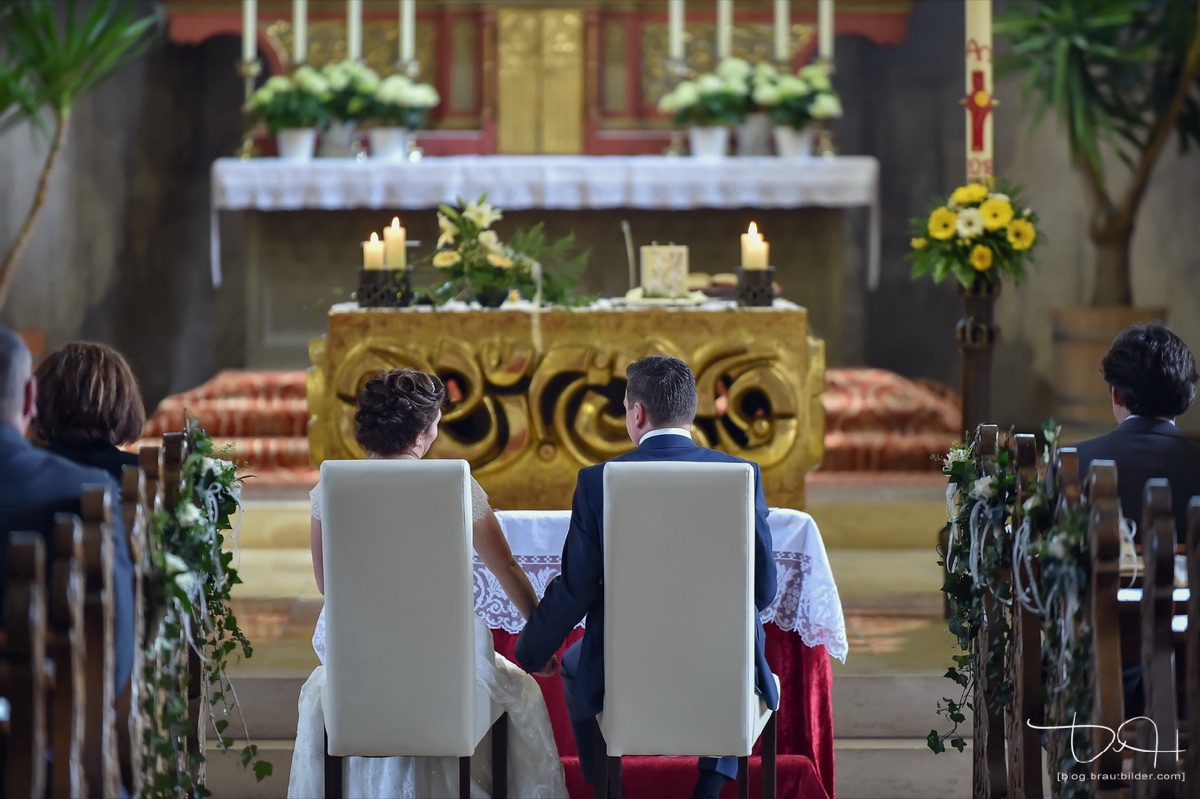 Hochzeitsfotograf W&uuml;rzburg - Trauung am Altar