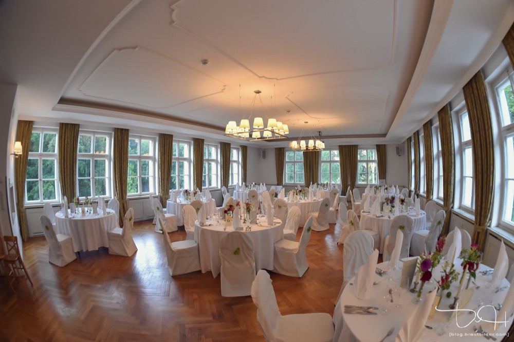Hochzeitsfeier im Schönbornsaal auf Schloss Burgellern Hochzeitsfeier im Schönbornsaal auf Schloss Burgellern