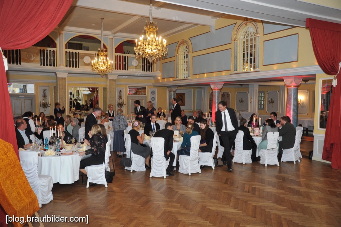 Hochzeitsfeier im Romantiksaal von Schloss Thurn Hochzeitsfeier im Romantiksaal von Schloss Thurn